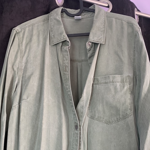 NWT, WOMEN beautiful olive green button up blouse - Picture 7 of 7